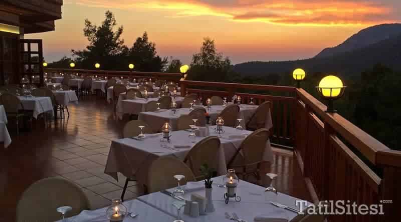 Montana Pine Resort Hotel